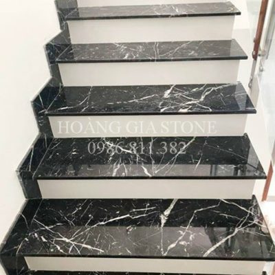 Đá marble đen chỉ trắng ốp lát cầu thang