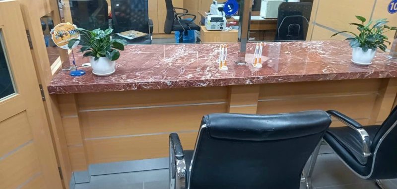 Đá marble đỏ mạng nhện bàn bếp
