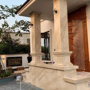 Đá marble vân gỗ chéo ốp cột ốp mặt tiền