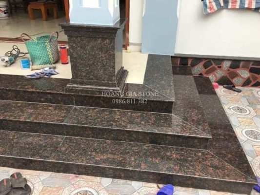 đá granite nâu anh quốc bậc cấp