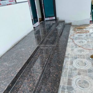 Đá granite tan brown ốp lát bậc tam cấp