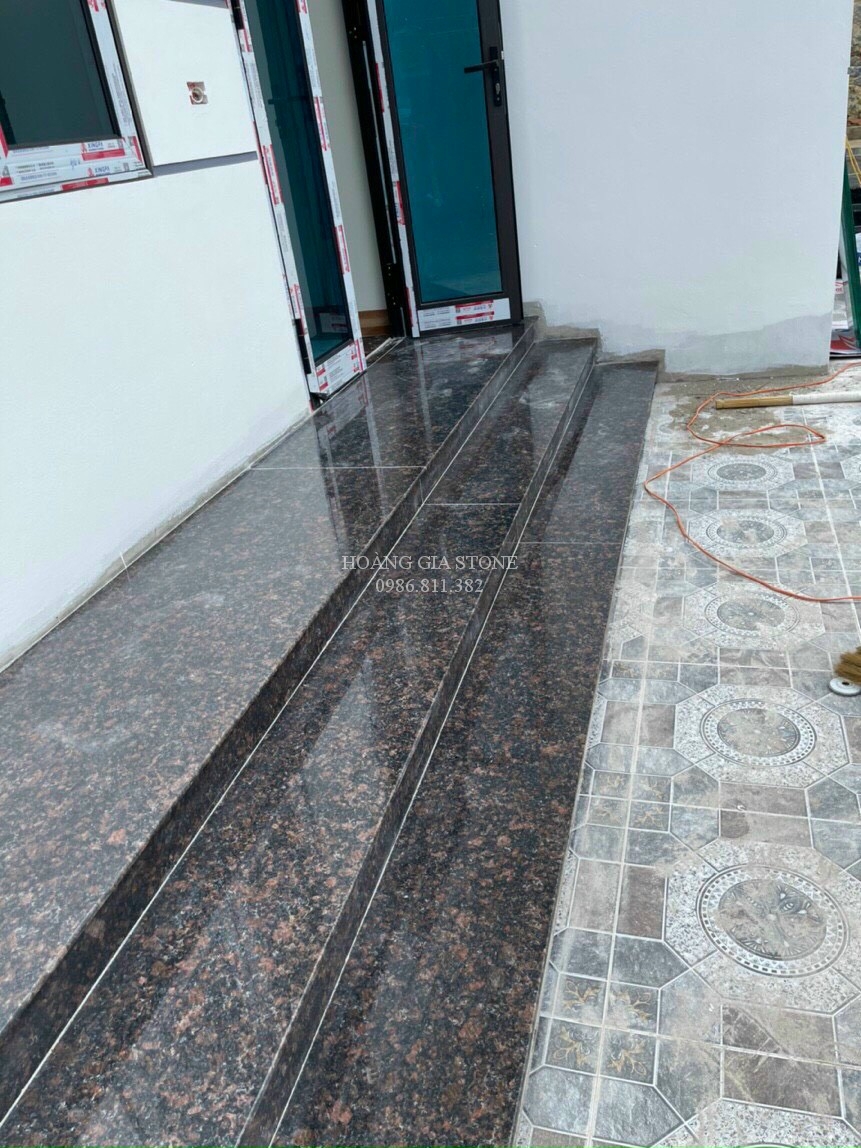Đá granite tan brown ốp lát bậc tam cấp